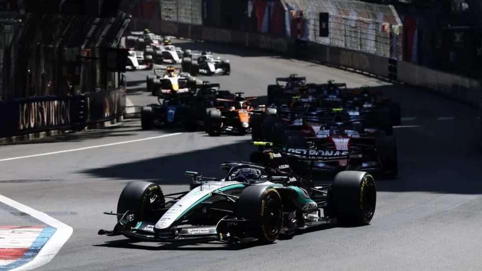 Antonelli garante vitória em um GP de Mônaco 2026 caótico