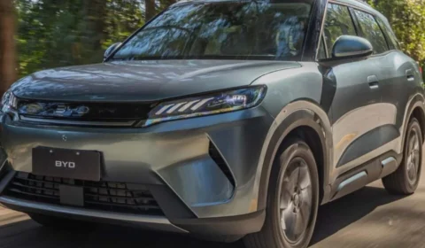 BYD lança Atto 2 DM-i Flex no Brasil com foco em eficiência e mais de 1.000 km de autonomia