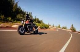 Triumph anuncia campanha em junho com taxa zero, IPVA grátis e foco em modelos premium