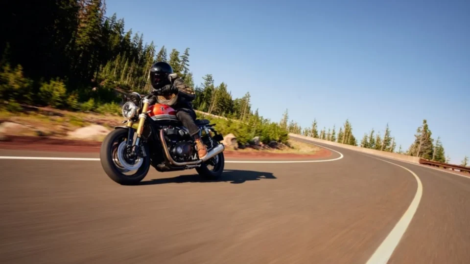 Triumph anuncia campanha em junho com taxa zero, IPVA grátis e foco em modelos premium