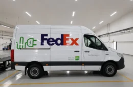 Mercedes-Benz amplia frota elétrica da FedEx no Brasil com novas vans eSprinter