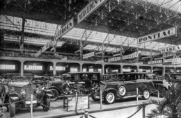 A Estrela de uma Era: Mercedes-Benz celebra 100 anos de marca e 140 anos de inovação