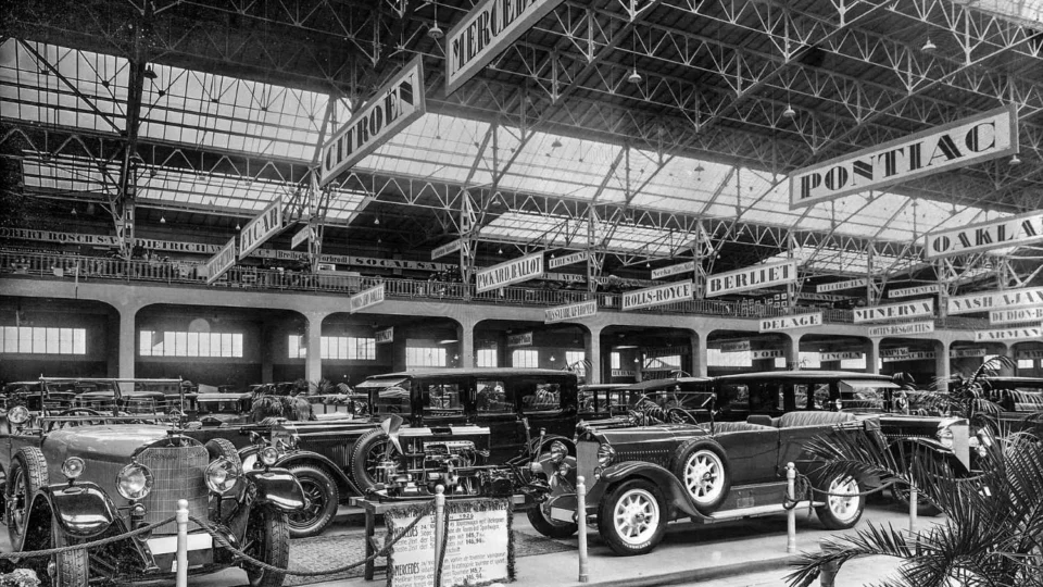 A Estrela de uma Era: Mercedes-Benz celebra 100 anos de marca e 140 anos de inovação