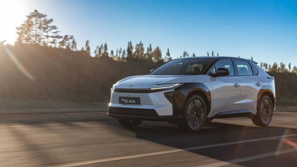 Toyota bZ4X: Primeiro elétrico da marca chega ao Brasil por R$ 419.990