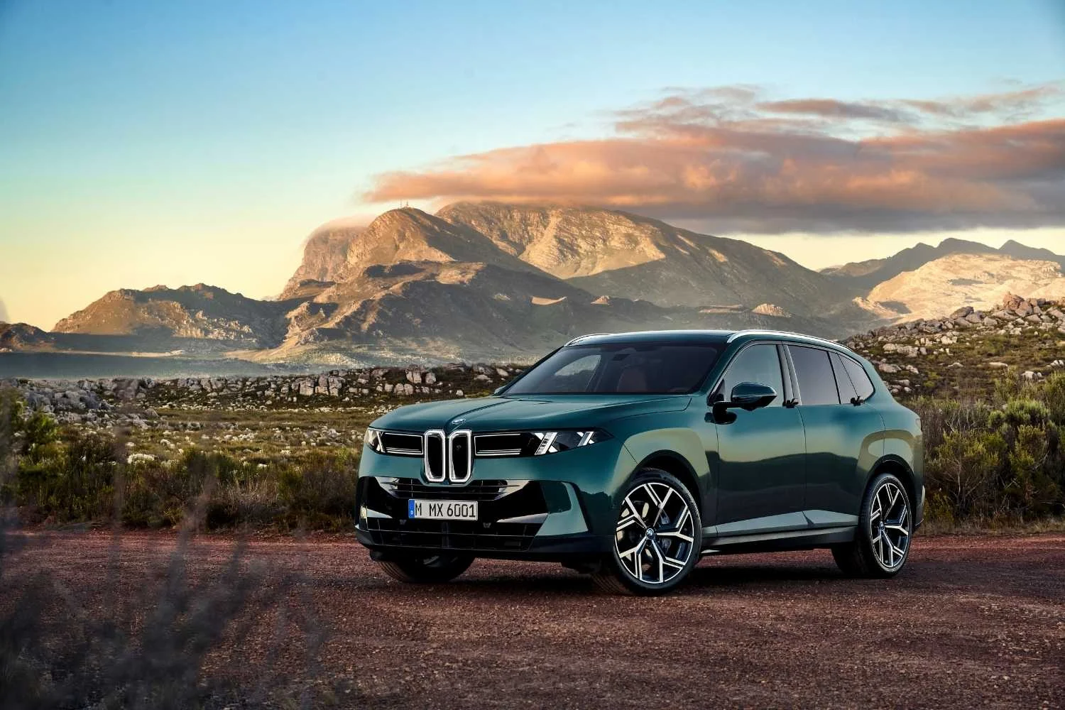 Novo BMW X5 revoluciona com 5 opções de motor, incluindo inéditas versões elétrica e a hidrogênio