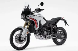 Ducati DesertX 2026 estreia novo motor V2 890 e eleva o nível do off-road premium
