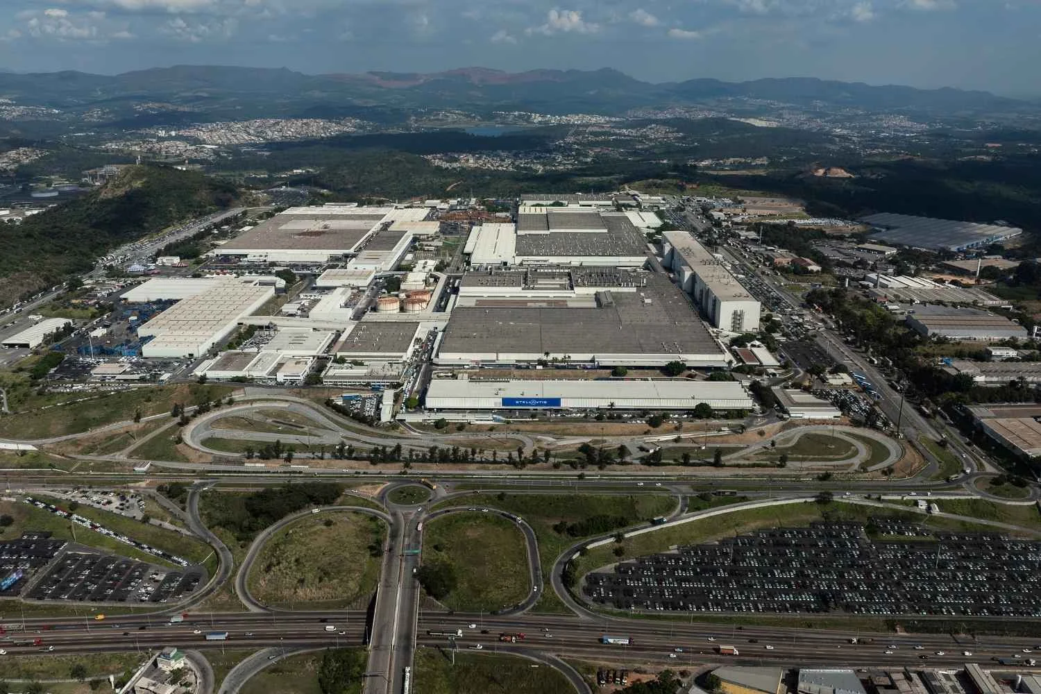 Stellantis Betim 50 anos: de berço da Fiat a polo global de inovação híbrida