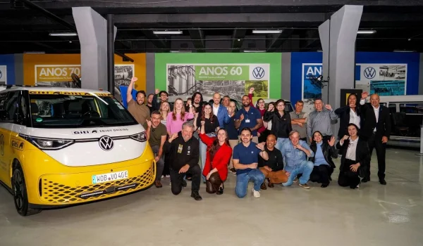 A prova definitiva da mobilidade elétrica: VW ID. Buzz completa um ano de volta ao mundo e chega ao Brasil